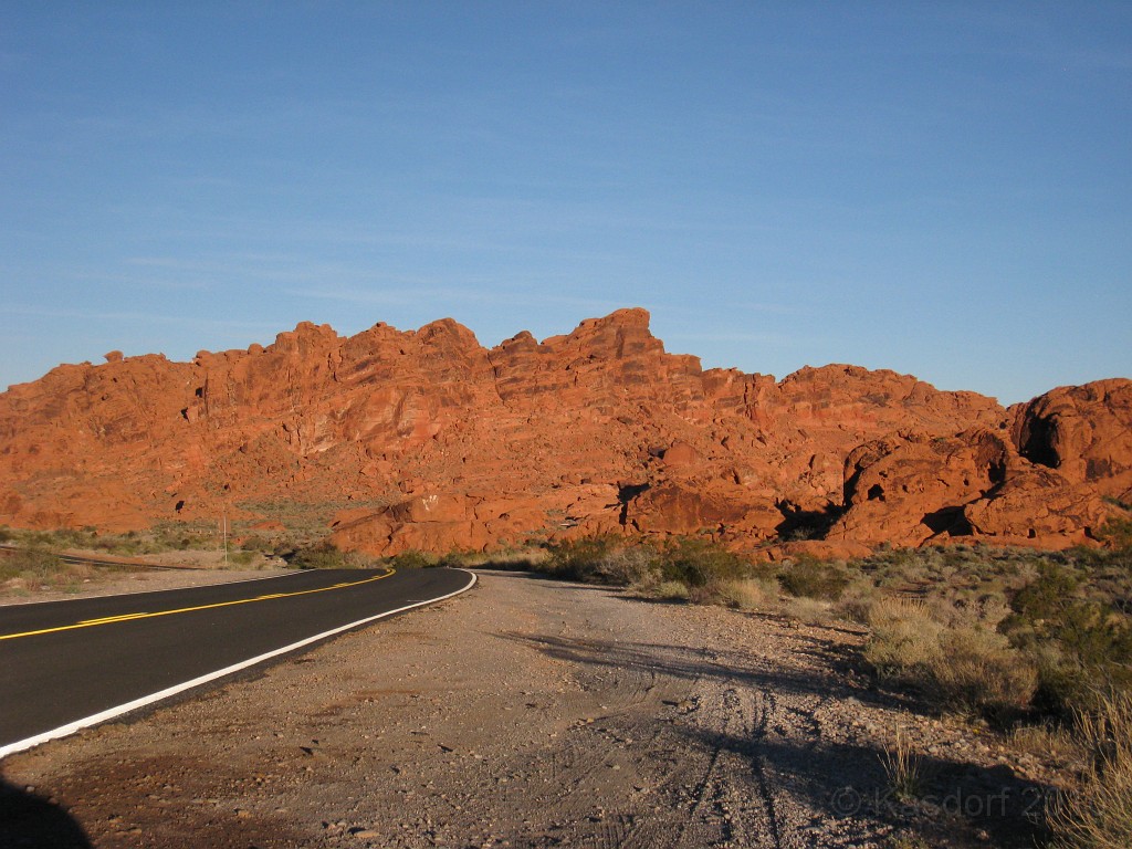 Las Vegas 2010 - Valley of Fire 0901.JPG - The 2010 Las Vegas Fire - Ice and Sweat Tour. Half Marathon, Red Rock Canyon, Mt. Charleston, Casinos, Valley of Fire.... and buffets!